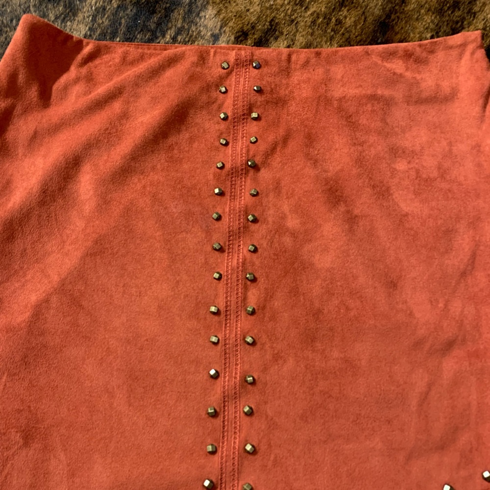 Bisou Bisou size 14 rust colored studded asymmetrical side zip skirt with lining - Picture 2 of 10